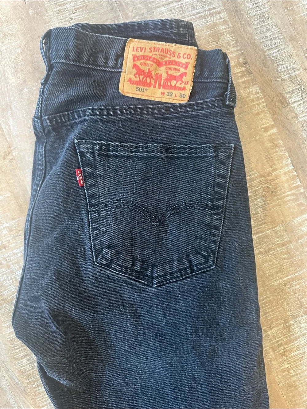 501 Levi's 32 x 30 Men's Dark Black Slim Straight Jeans